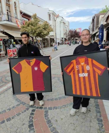 İmzalı formalar evin en özel köşesinde yer alacak