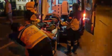 Merdivenlerden uçan motosiklet sürücüsü yaralandı