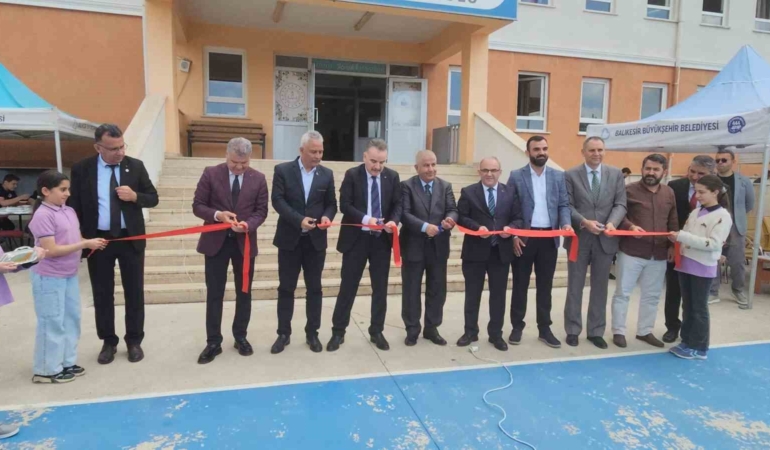Edremit’te “Vakti Kuşanmak” sergisi açıldı