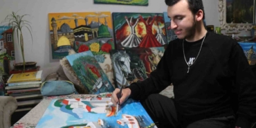 Hayatını 3 engelli oğluna adadı: Şair, ressam ve tiyatrocu kardeşler
