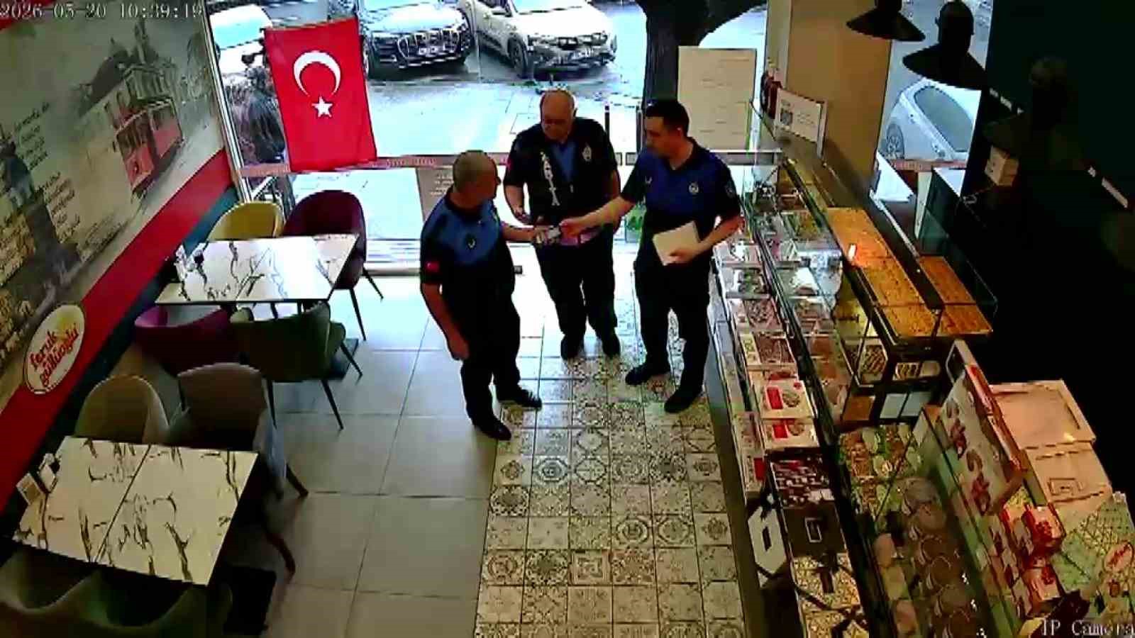 CHP Üsküdar İlçe Başkanı’na selam vermeyen esnafa zabıta ekipleri ceza kesti