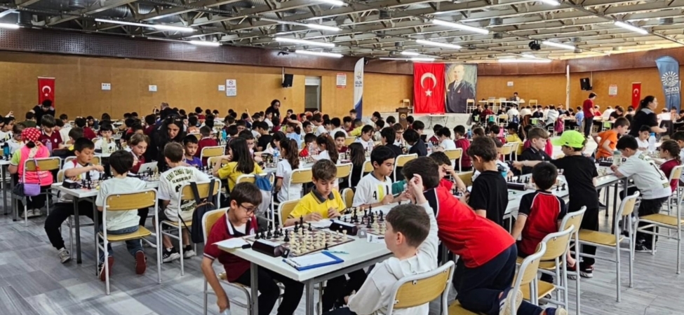 Gölcük’te 235 öğrencinin katıldığı satranç turnuvası başladı