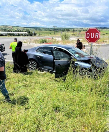 Kırklareli’nde iki otomobil çarpıştı: 6 yaralı