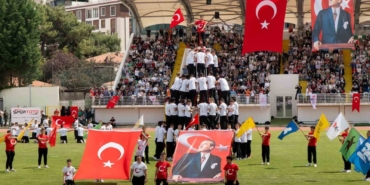Kırklareli’nde 19 Mayıs coşkusu: Öğrencilerin akrobatik gösterilerine yoğun ilgi