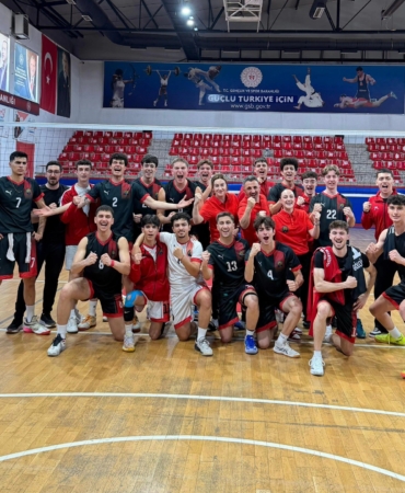 Gölcük Belediyespor Genç Erkek Voleybol Takımı, Türkiye Finalleri’ne yükseldi