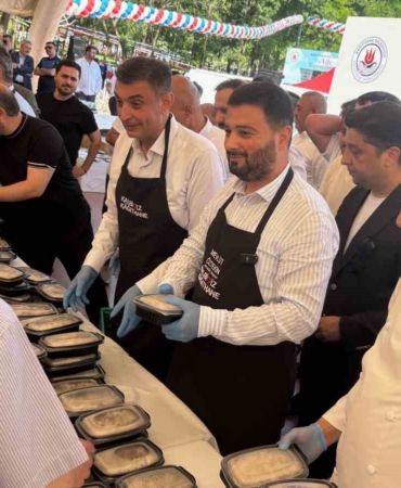 Kağıthane Belediyesinin "Aile Bayramlaşması" etkinliğinde 20 bin vatandaş bir araya geldi