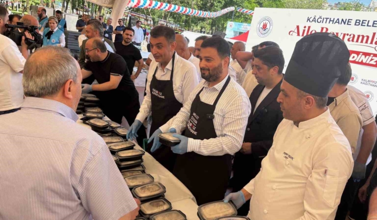 Kağıthane Belediyesinin “Aile Bayramlaşması” etkinliğinde 20 bin vatandaş bir araya geldi