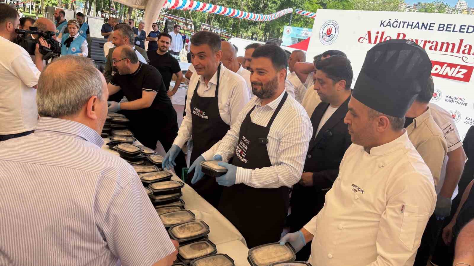 Kağıthane Belediyesinin "Aile Bayramlaşması" etkinliğinde 20 bin vatandaş bir araya geldi
