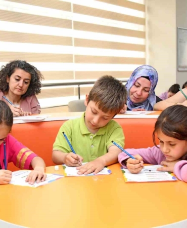 "Hayatımın İlk Kütüphanesi Annem" Anne ve çocukların gönüllerine dokundu