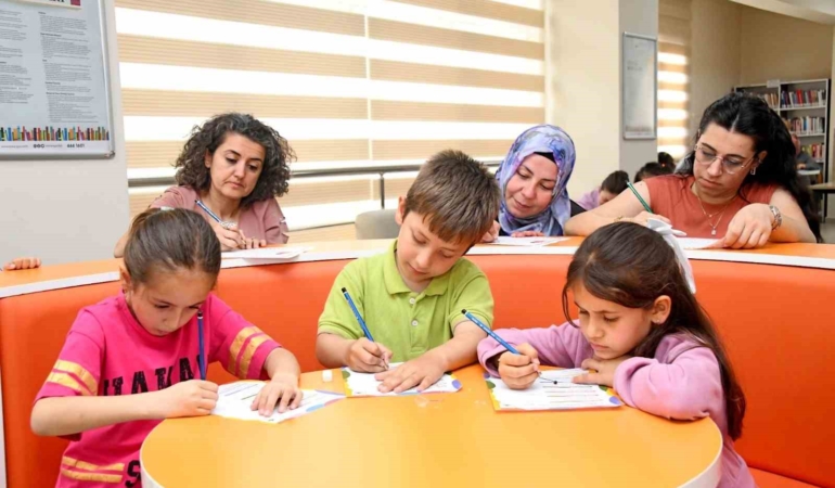 "Hayatımın İlk Kütüphanesi Annem" Anne ve çocukların gönüllerine dokundu