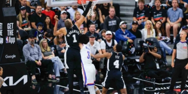 San Antonio Spurs, seriyi son maça taşıdı