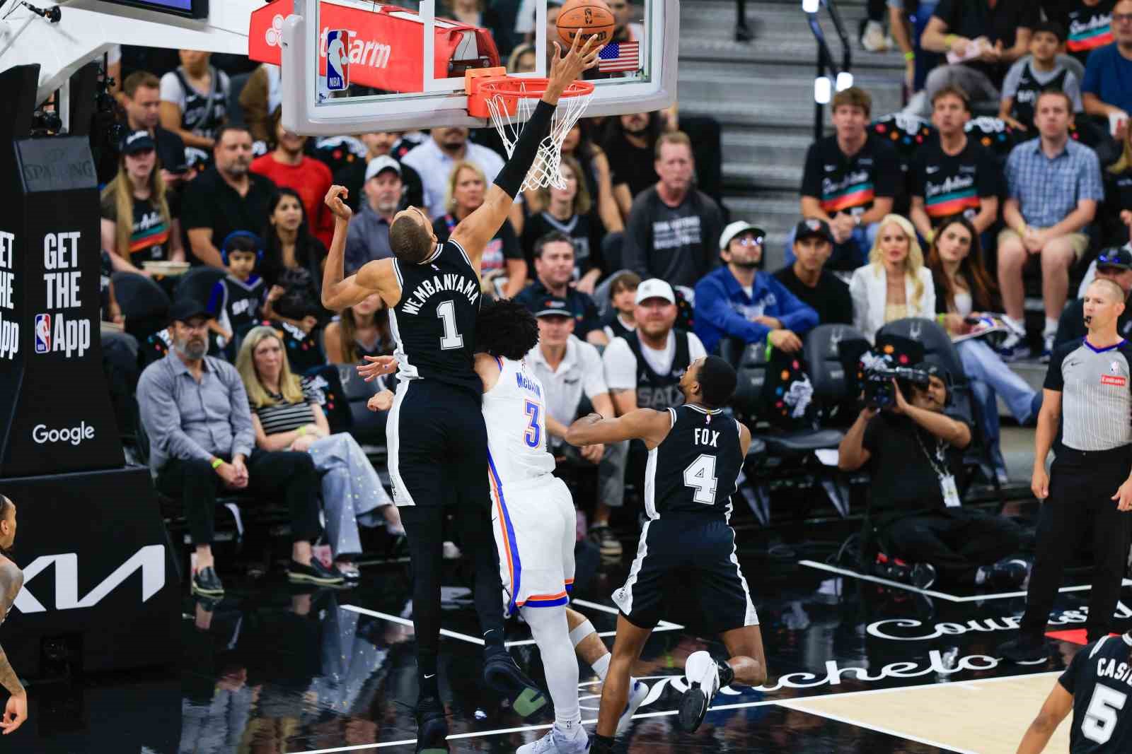 San Antonio Spurs, seriyi son maça taşıdı