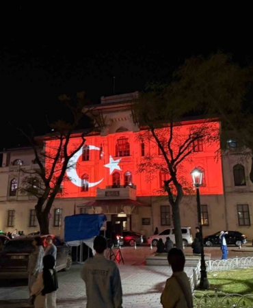 İstanbul’un fethinin 573. yıl dönümünde 3 ayrı noktada video mapping gösterisi