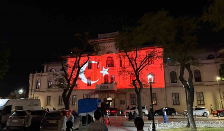 İstanbul’un fethinin 573. yıl dönümünde 3 ayrı noktada video mapping gösterisi