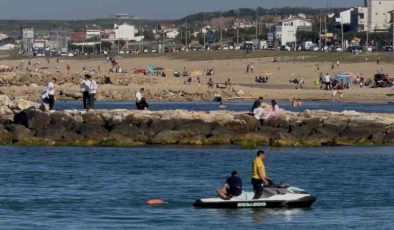 Karaburun Sahili’nde boğulma tehlikesi geçiren kişi son anda kurtarıldı