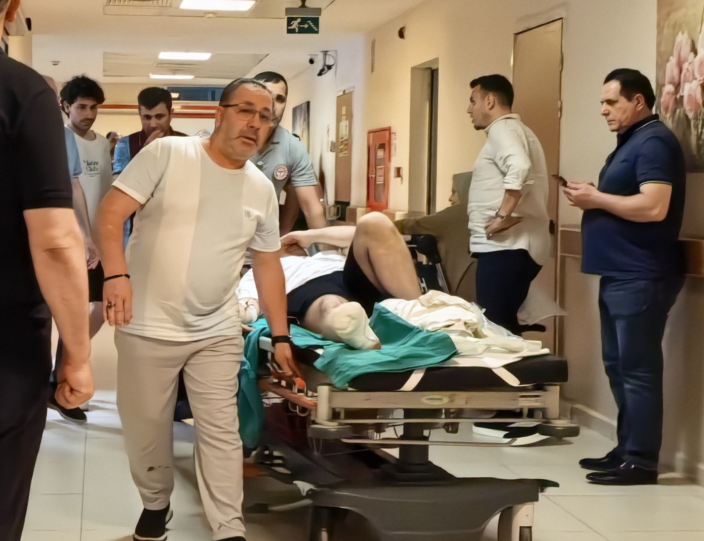 Çim biçerken parmaklarını biçti