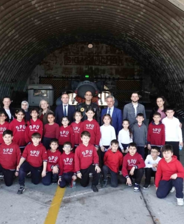 Bandırma’da Ana Jet Üssü kapılarını çocuklara açtı