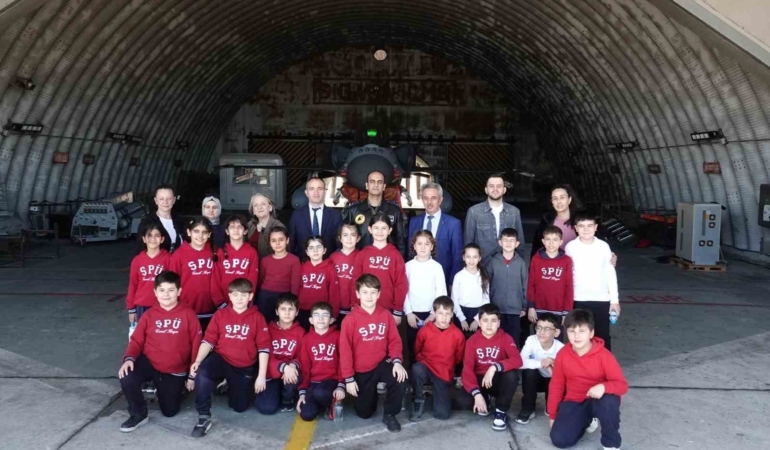 Bandırma’da Ana Jet Üssü kapılarını çocuklara açtı