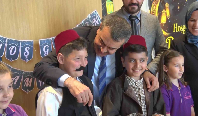 Bakan Tekin: "Milli şuurumuz, milli bilincimiz her daim zinde olmalı"