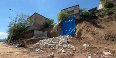 İzmit Belediyesi’nden 56 kişiyi evinden eden toprak kaymasına ilişkin açıklama