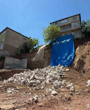 İzmit Belediyesi’nden 56 kişiyi evinden eden toprak kaymasına ilişkin açıklama