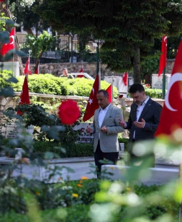 Başkan Vekili Şahin Biba’dan şehitlik, esnaf ve itfaiye ziyareti