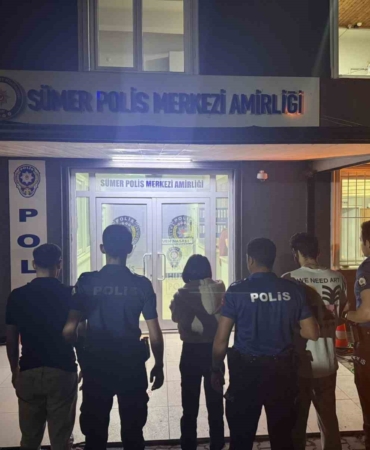 Sakarya’dan Kocaeli’ye gelen araçta uyuşturucu ele geçirildi: 3 gözaltı