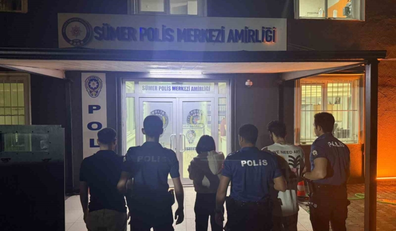 Sakarya’dan Kocaeli’ye gelen araçta uyuşturucu ele geçirildi: 3 gözaltı