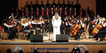 Edirne Lisesi’nden hafızalara kazınan gece: Genç yetenekler ayakta alkışlandı