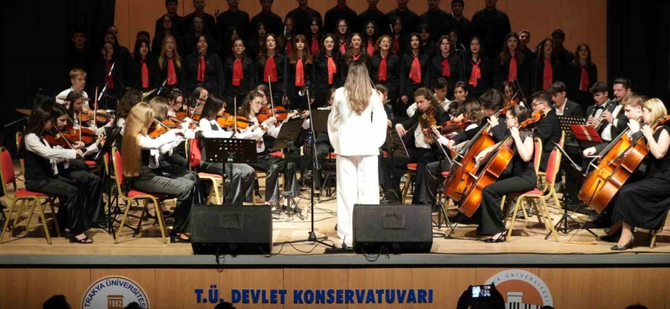Edirne Lisesi’nden hafızalara kazınan gece: Genç yetenekler ayakta alkışlandı