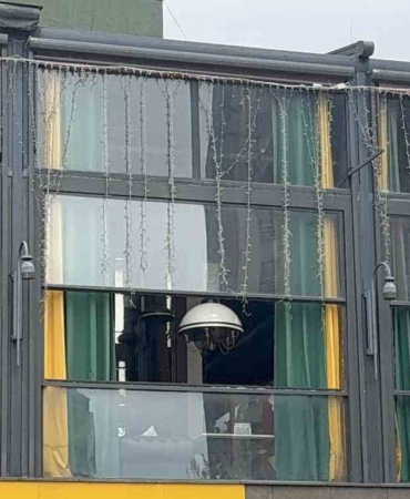 17 yaşındaki saldırgan işyerini kurşunladı, üzerinden el bombası çıktı