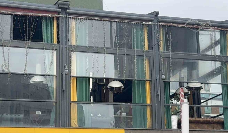 17 yaşındaki saldırgan işyerini kurşunladı, üzerinden el bombası çıktı