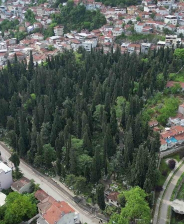 Bursa’da mezarlıklar bayrama hazır