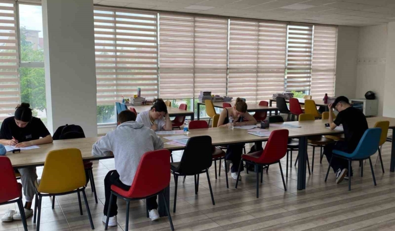 Altıeylül’de üniversite hayaline güç veren destek