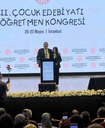 Bakan Tekin: "Biz çocuklarımızın dijital bağımlılıktan uzak, okuma kültürünü yaygınlaştıracakları bir iklim oluşturmak istiyoruz"
