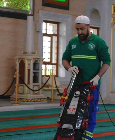 Arnavutköy’de camiler bayrama hazır