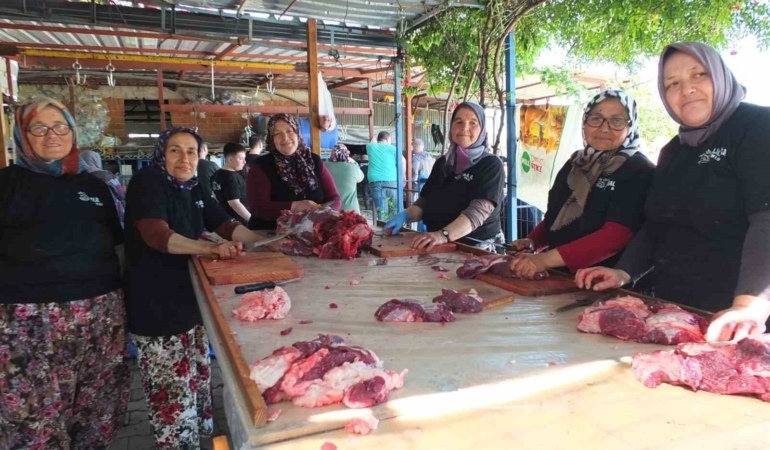 Burhaniye’de kadınlar kasap oldu