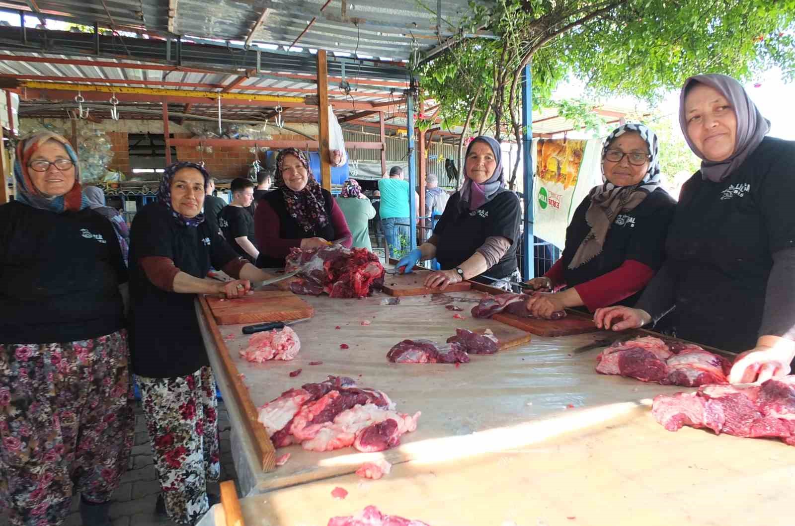 Burhaniye’de kadınlar kasap oldu