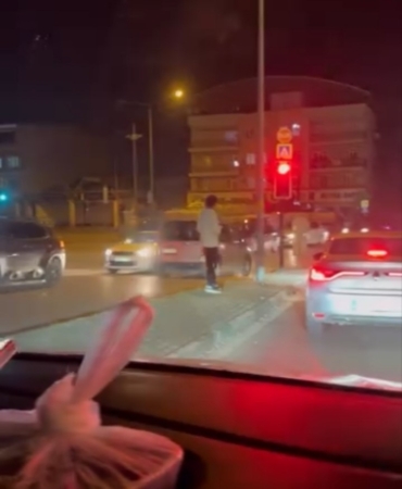 Bursa’da ters şeride giren hafif ticari araç trafiği tehlikeye attı