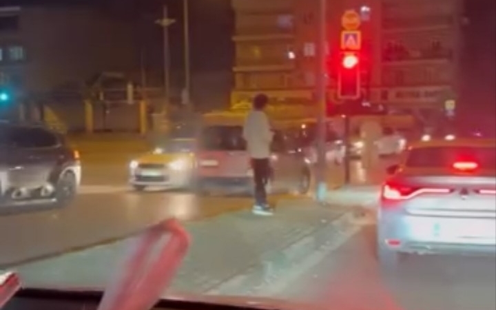 Bursa’da ters şeride giren hafif ticari araç trafiği tehlikeye attı