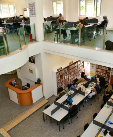 Sezai Karakoç Kütüphanesi yenilenen yüzüyle hizmete açıldı