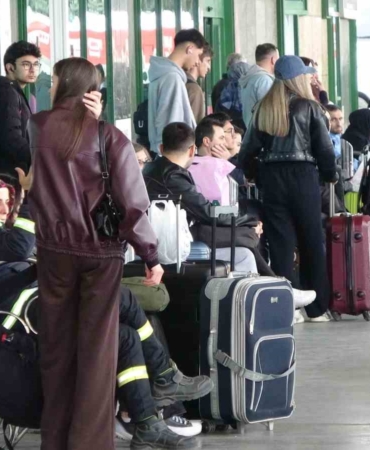 Kocaeli’de otogarda bayram yoğunluğu: Biletler tükenmiş durumda