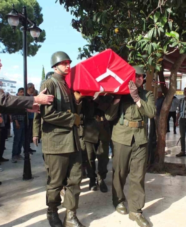Emekli astsubaya askeri törenle veda