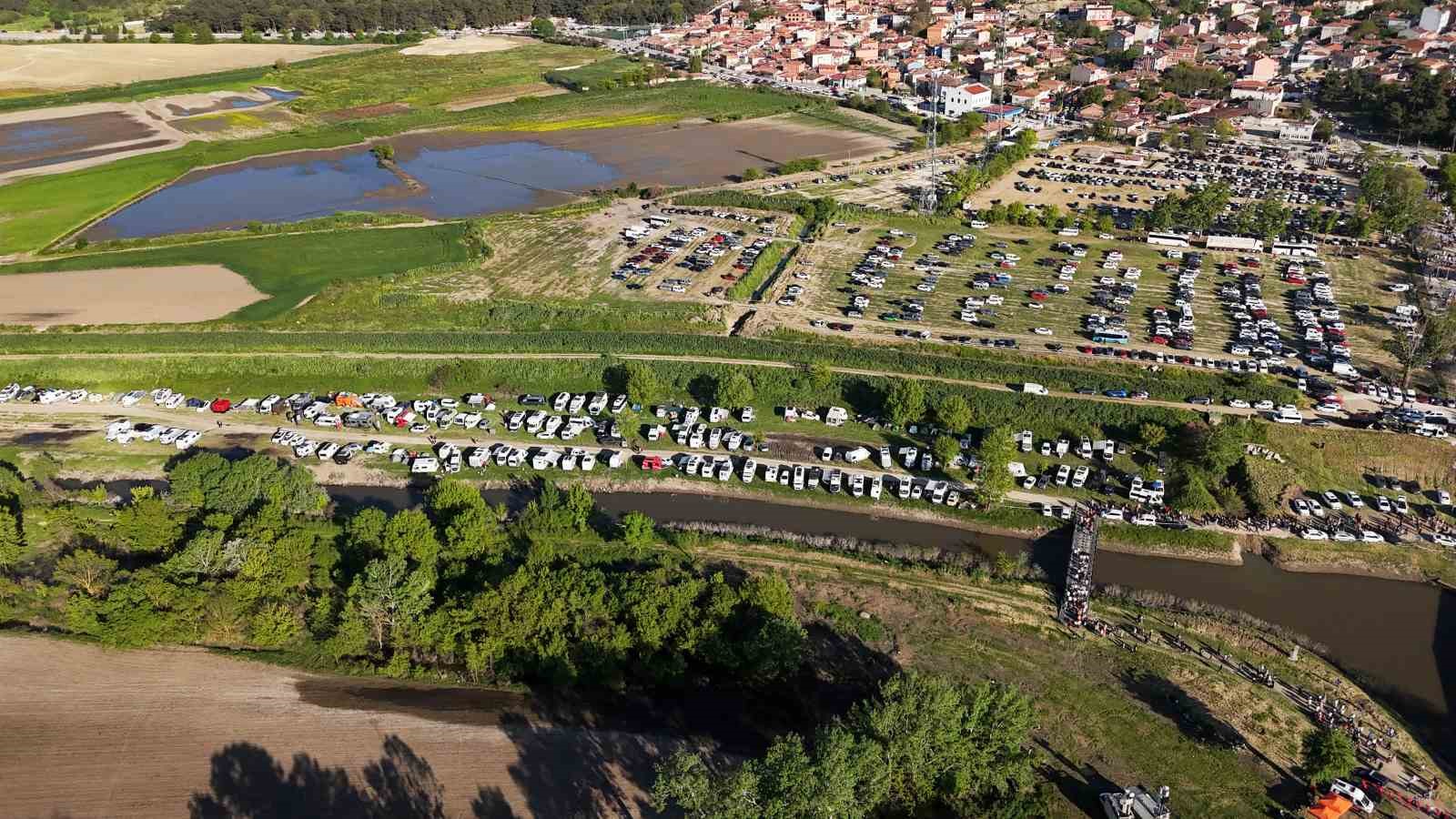Edirne’de oteller doldu, ziyaretçiler çadır ve karavanlara yöneldi