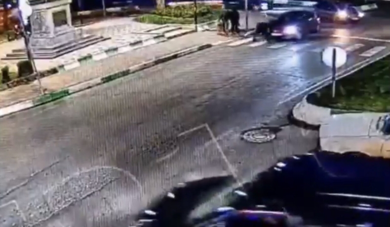 Otomobilin yayaya çarpma anı güvenlik kamerasında: 1 ölü