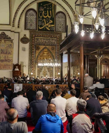 Başkan Vekili Şahin Biba, bayram sabahı öğrencilerle buluştu