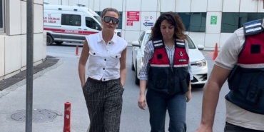 Oyuncu Serenay Sarıkaya sağlık kontrolünden geçirildi