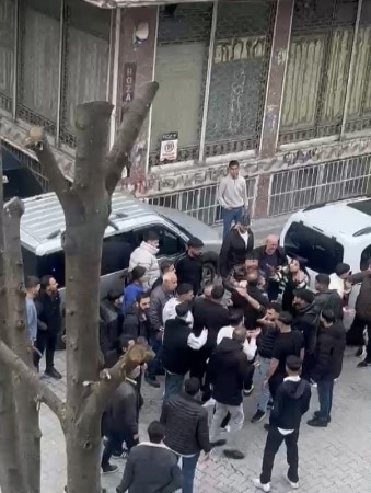 Sultangazi’de iki grup birbirine girdi: Silahların kullanıldığı kavgada 1 gözaltı