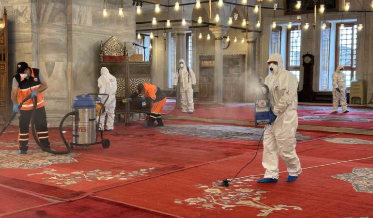 Fatih Camii’nde Kurban Bayramı hazırlığı