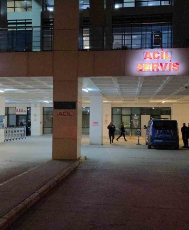 Askeri araç duvara çarptı: 2 asker yaralandı